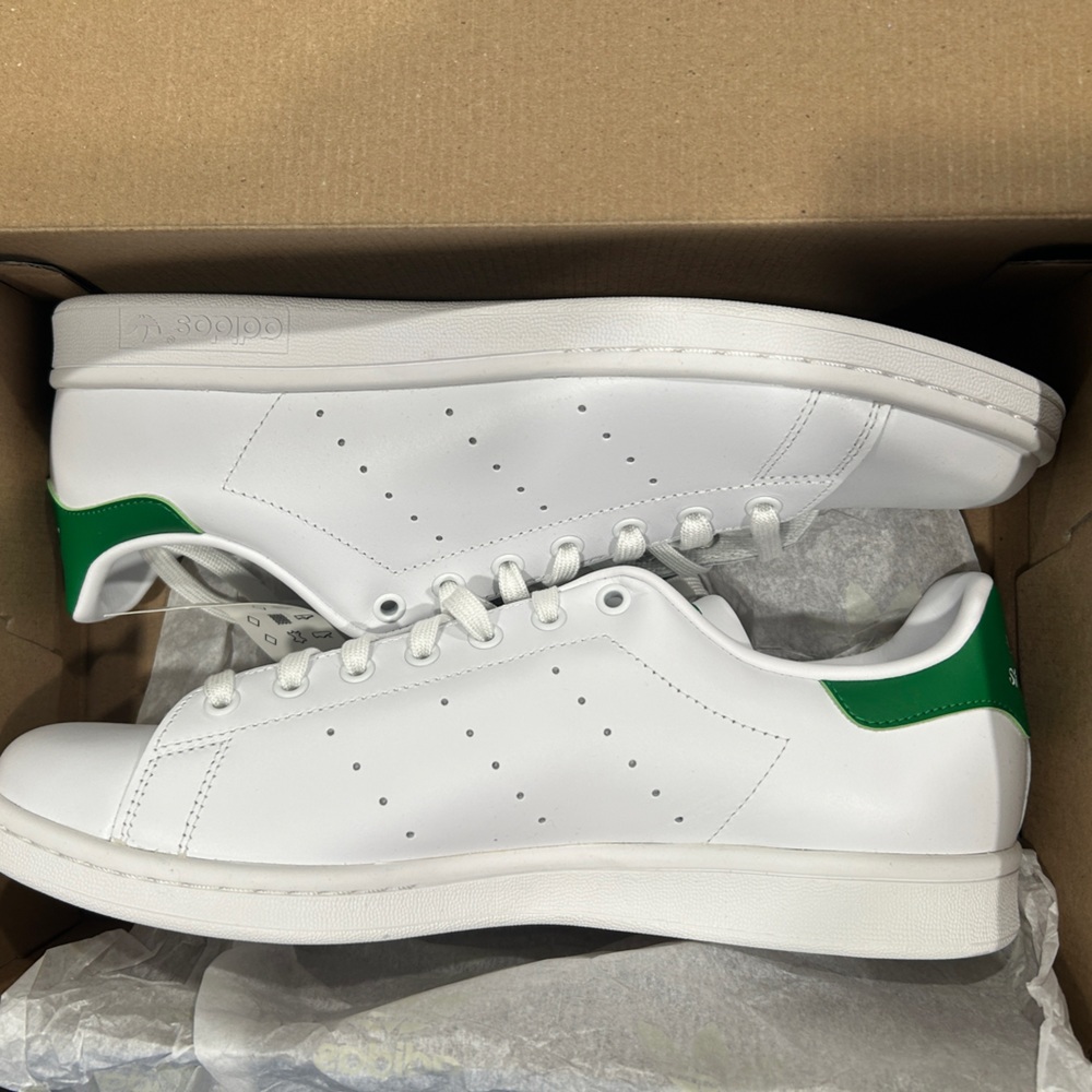 NIB Adidas Stan Smith white w/ green. Men sz12